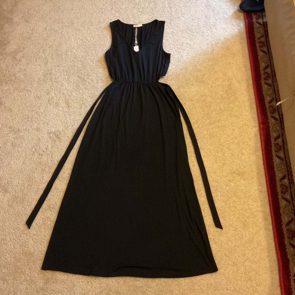 Love Stitch V-Neck Waist Cutout Tie Back Stretch Black Maxi Dress Women’s Size M